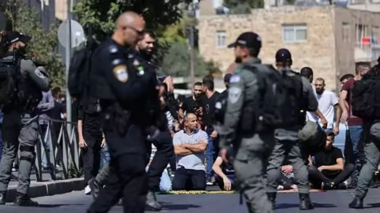 İsrail'den cuma namazı öncesi Mescid-i Aksa kararı! Barikatlar kurdular... 3