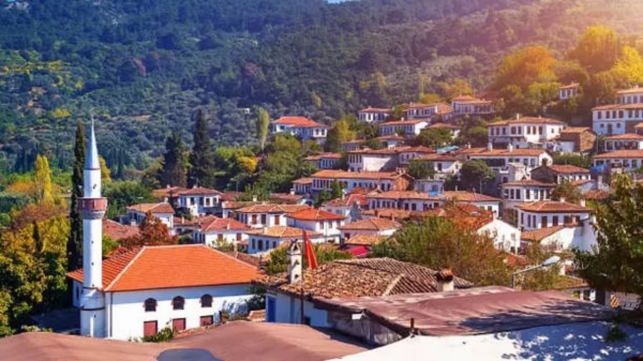 Kıyamet köyü olarak bilinen Şirince Köyü "Dünyanın En İyisi" seçildi 2