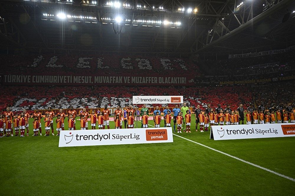 Galatasaray taraftarından Beşiktaş derbisine özel koreografi! 10