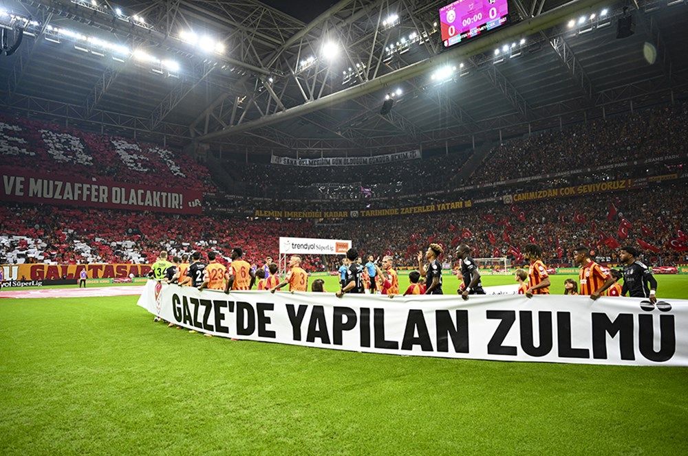 Galatasaray taraftarından Beşiktaş derbisine özel koreografi! 11