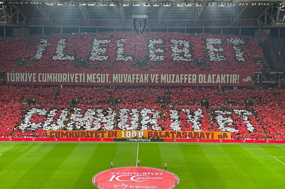 Galatasaray taraftarından Beşiktaş derbisine özel koreografi! 12