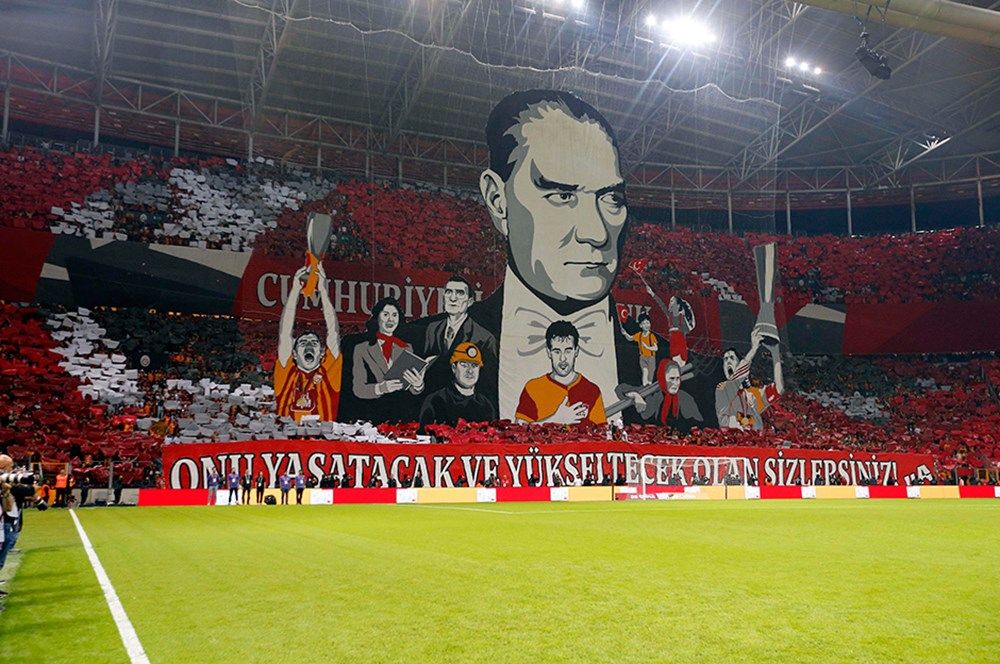 Galatasaray taraftarından Beşiktaş derbisine özel koreografi! 3
