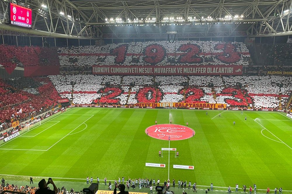 Galatasaray taraftarından Beşiktaş derbisine özel koreografi! 4