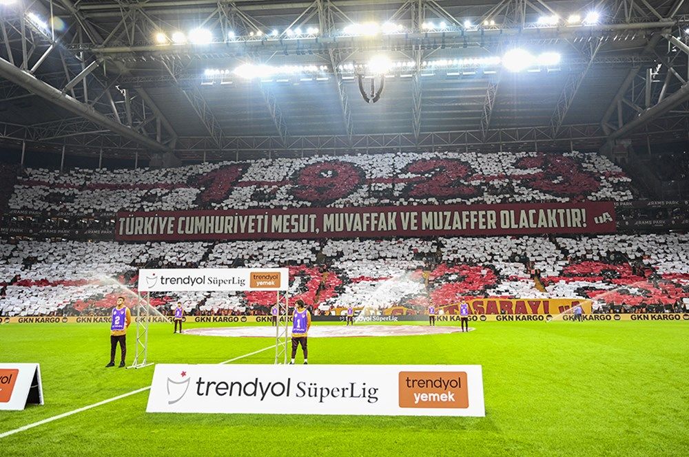 Galatasaray taraftarından Beşiktaş derbisine özel koreografi! 5