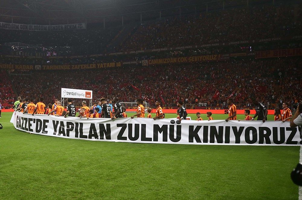 Galatasaray taraftarından Beşiktaş derbisine özel koreografi! 6