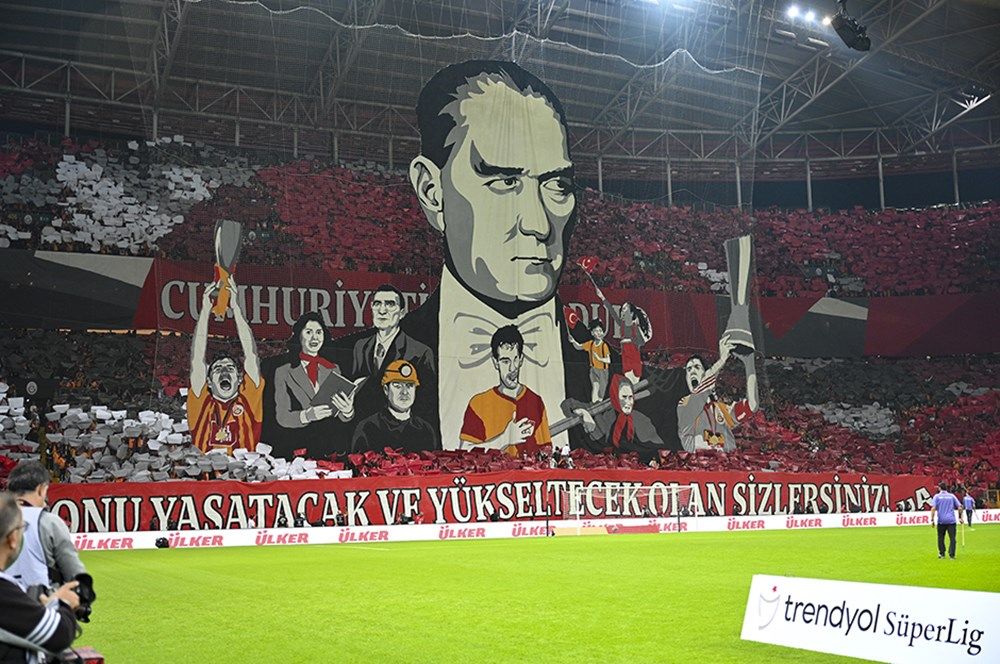 Galatasaray taraftarından Beşiktaş derbisine özel koreografi! 7