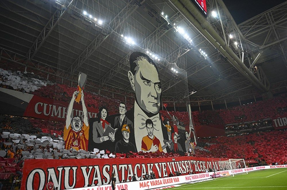 Galatasaray taraftarından Beşiktaş derbisine özel koreografi! 8