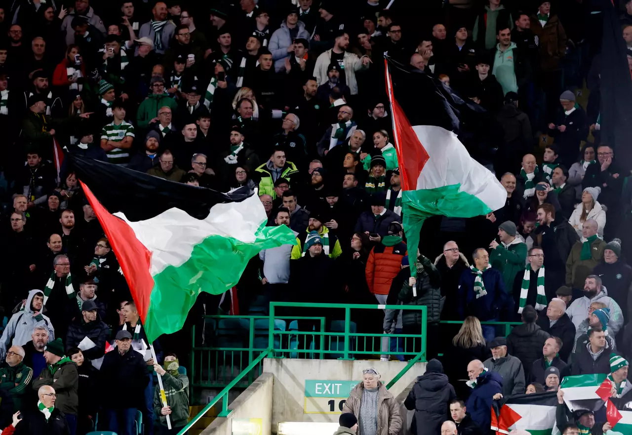 Celtic taraftarı uyarıları dinlemedi! Dev maçta "Filistin" manifestosu 2