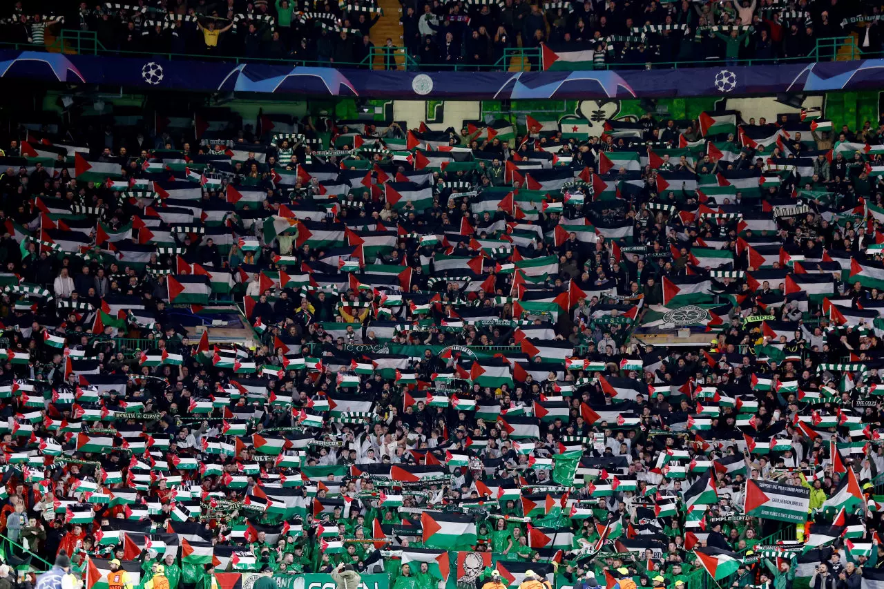 Celtic taraftarı uyarıları dinlemedi! Dev maçta "Filistin" manifestosu 5