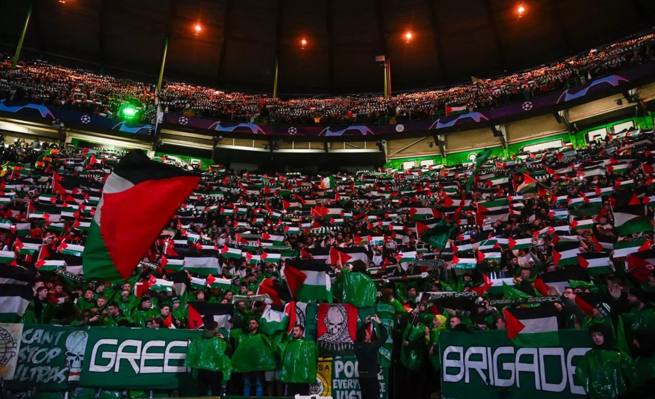 Celtic taraftarı uyarıları dinlemedi! Dev maçta "Filistin" manifestosu 6