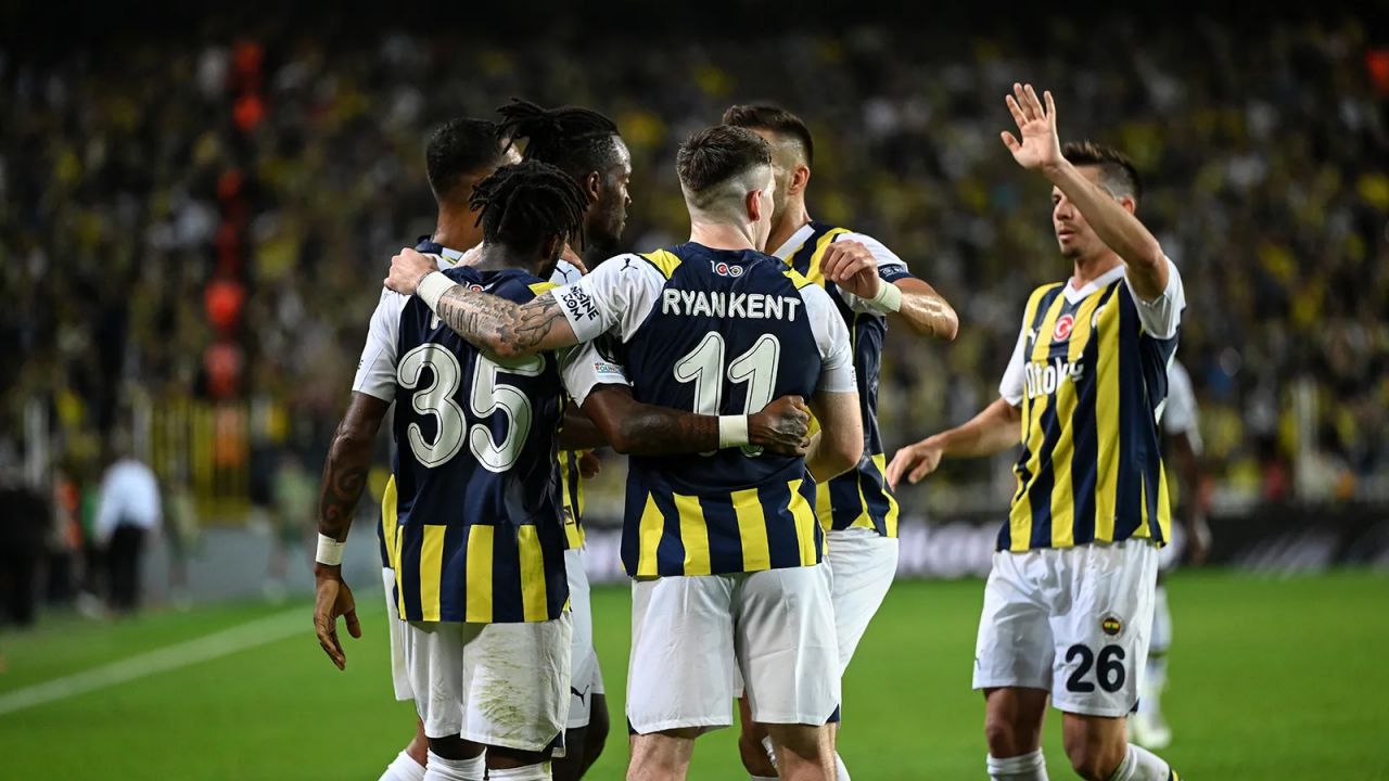 "Fenerbahçe uzay takımı oldu safsatası makyaj dökülünce ortaya çıktı! Kötü kadronun iyiymiş gibi gözüken topçuları…" 11