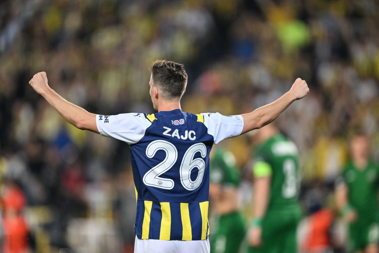 "Fenerbahçe uzay takımı oldu safsatası makyaj dökülünce ortaya çıktı! Kötü kadronun iyiymiş gibi gözüken topçuları…" 9