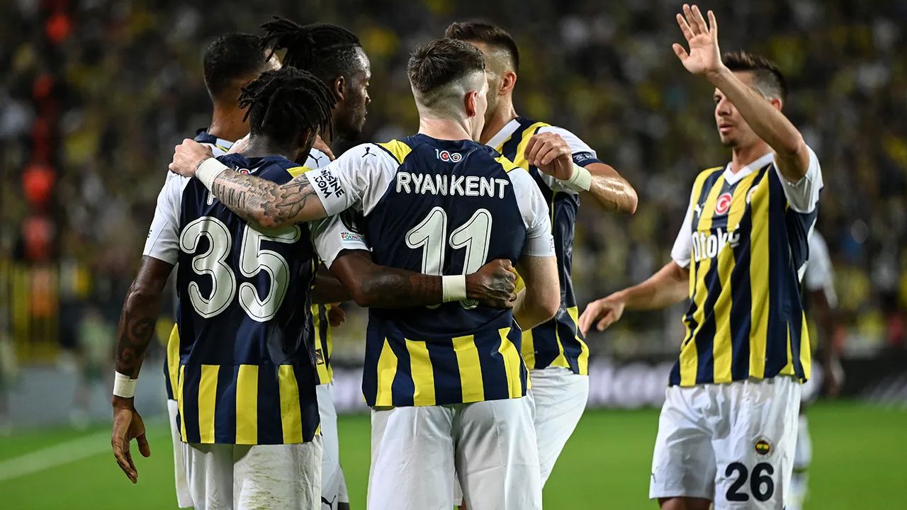 "Fenerbahçe uzay takımı oldu safsatası makyaj dökülünce ortaya çıktı! Kötü kadronun iyiymiş gibi gözüken topçuları…" 4