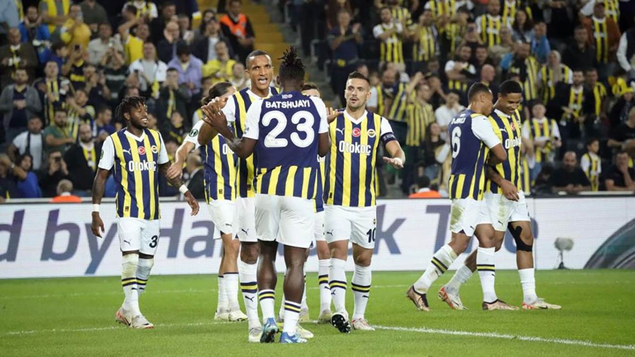 "Fenerbahçe uzay takımı oldu safsatası makyaj dökülünce ortaya çıktı! Kötü kadronun iyiymiş gibi gözüken topçuları…" 2