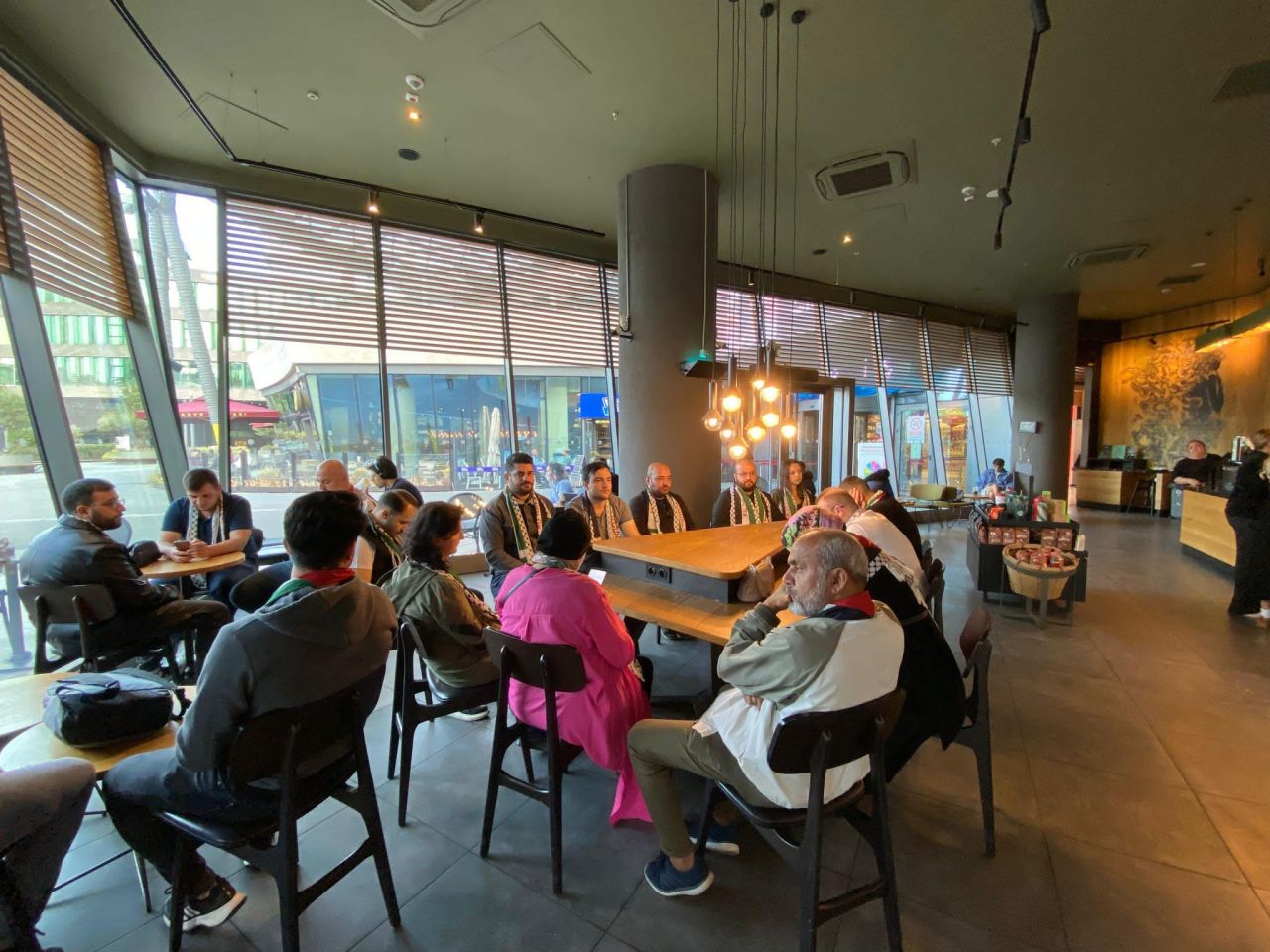 AK Parti Gençlik Kollarından İsrail destekçisi Starbucks'ta büyük eylem: “Say Stop” 5