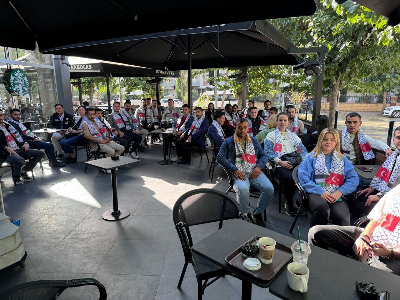 AK Parti Gençlik Kollarından İsrail destekçisi Starbucks'ta büyük eylem: “Say Stop” 3
