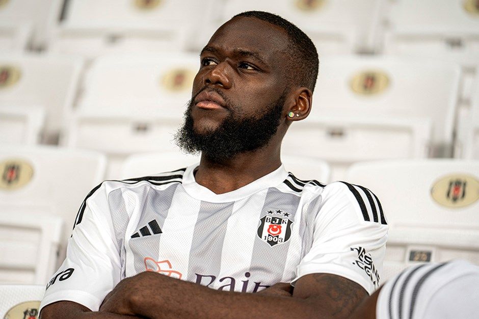 "Bunu seyredip beğenen scout gitsin rugby izlesin!" Maç sonu Beşiktaş taraftarı isyan çıkarttı! Jean Onana çıldırttı 8