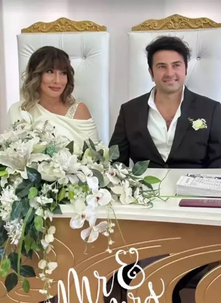 ''Evlenmeye vaktimiz yok'' demişti! Işın Karaca, Can Yapıcıoğlu ile Amsterdam'da dünyaevine girdi! İşte nikah töreninden kareler... 4
