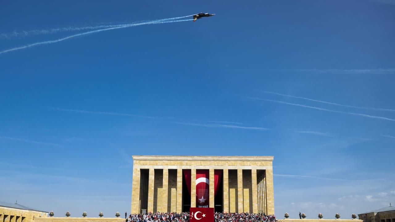 SOLOTÜRK'ten Anıtkabir semalarında gösteri uçusu 3