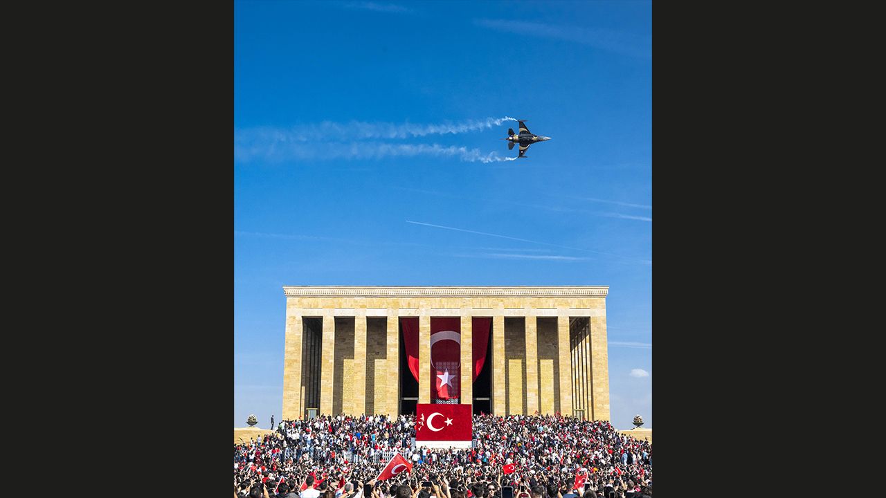 SOLOTÜRK'ten Anıtkabir semalarında gösteri uçusu 2