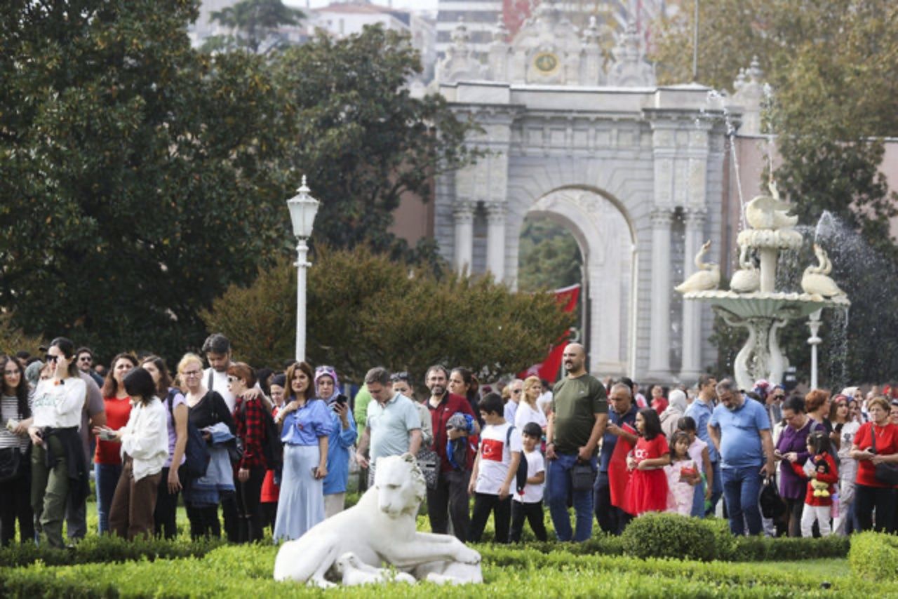 Dolmabahçe'de 100'üncü yıl çoşkusu! Uzun kuyruklar oluştu 4