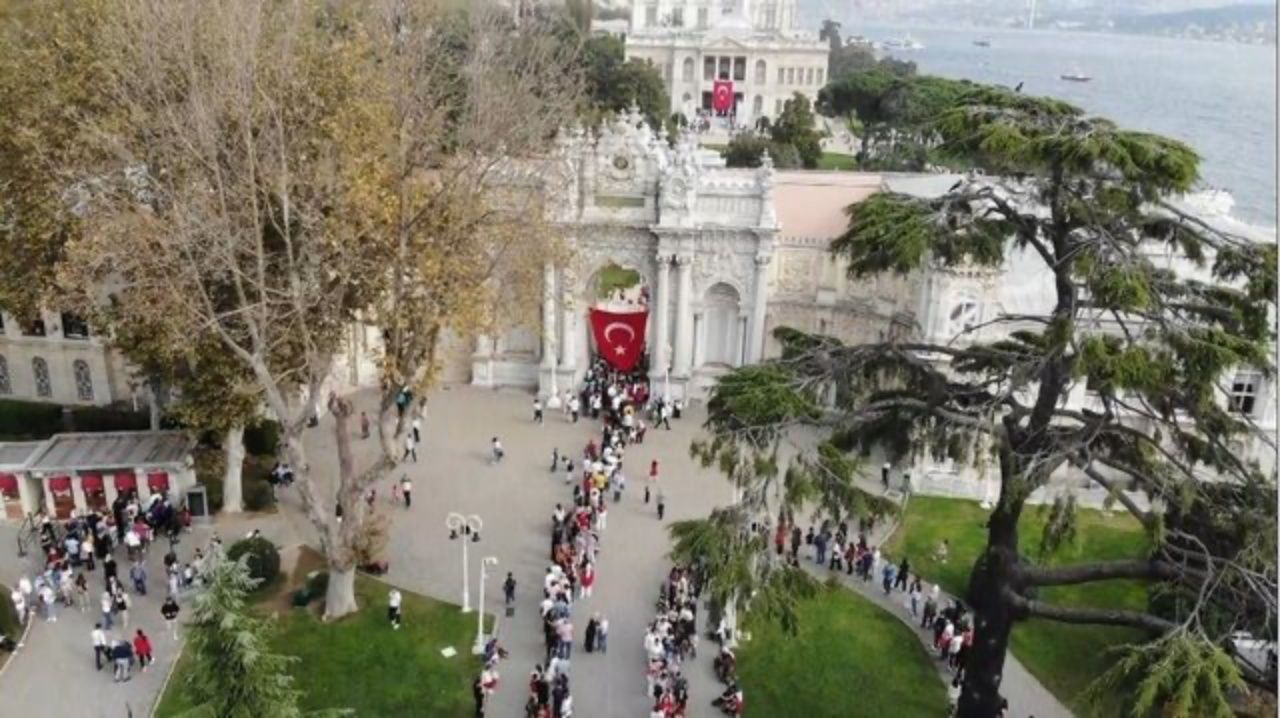 Dolmabahçe'de 100'üncü yıl çoşkusu! Uzun kuyruklar oluştu 2