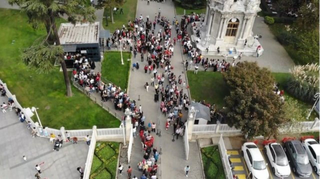 Dolmabahçe'de 100'üncü yıl çoşkusu! Uzun kuyruklar oluştu 1