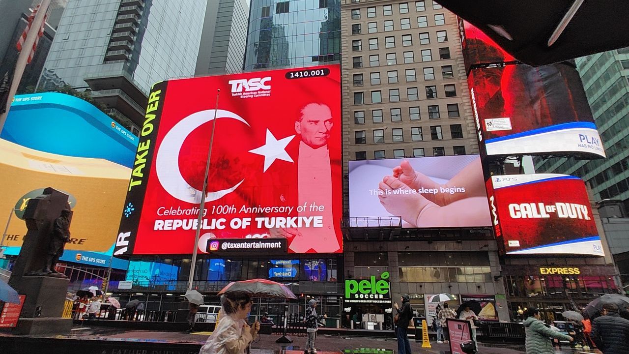 Türk bayraklarıyla donatılmış kamyonlar New York sokaklarında! 1