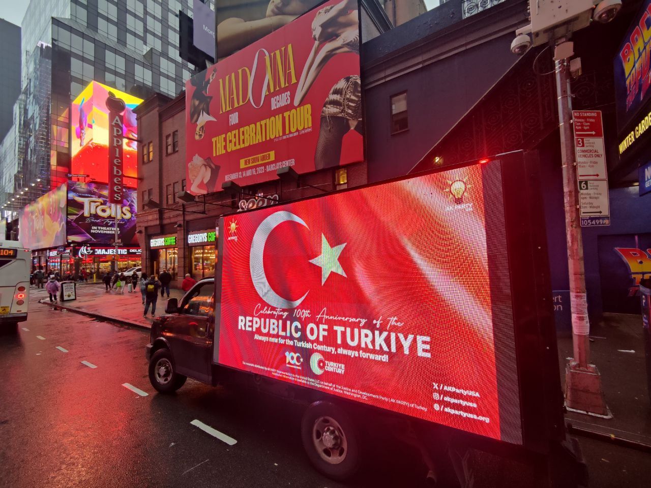 Türk bayraklarıyla donatılmış kamyonlar New York sokaklarında! 4