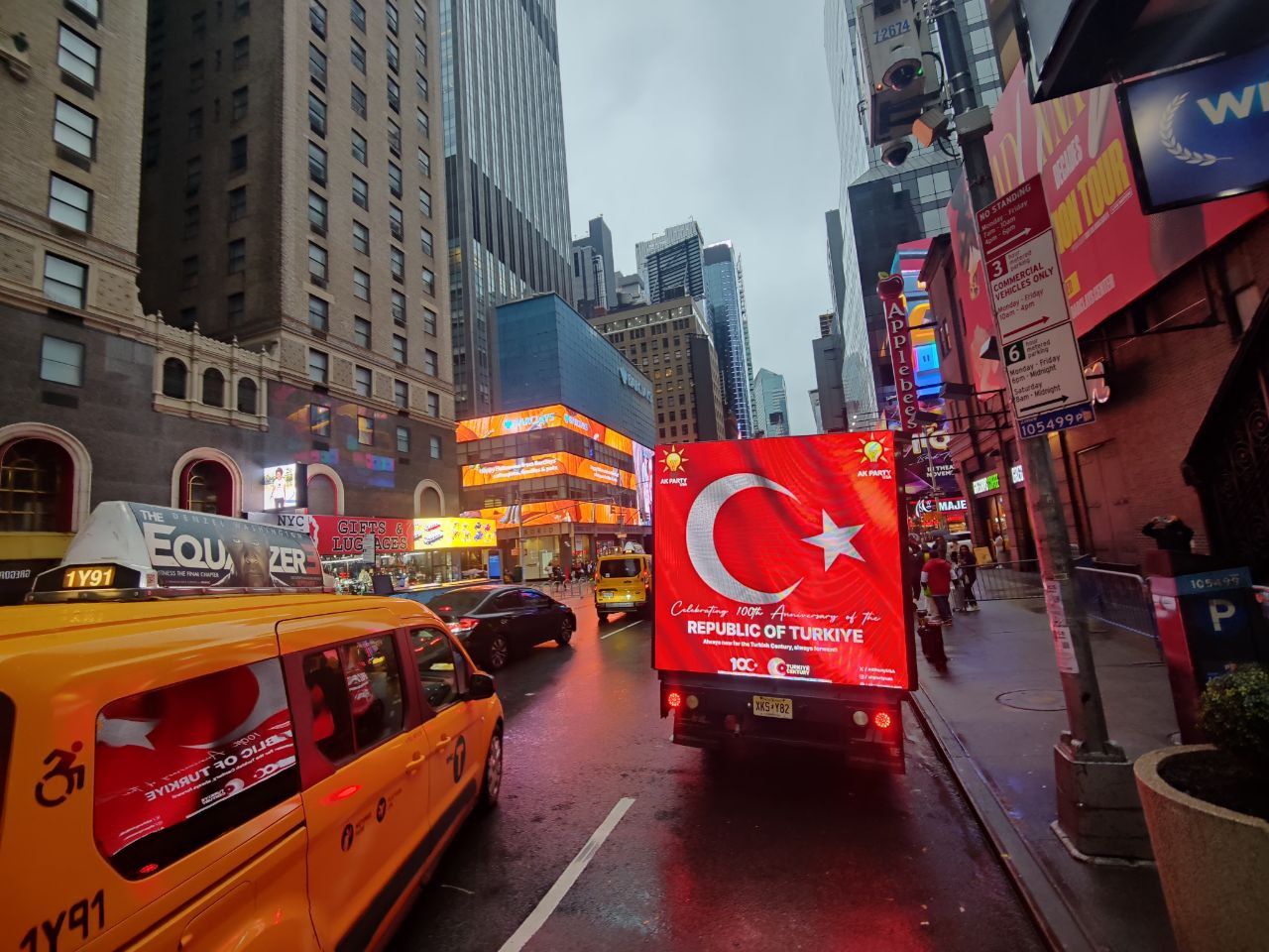 Türk bayraklarıyla donatılmış kamyonlar New York sokaklarında! 5