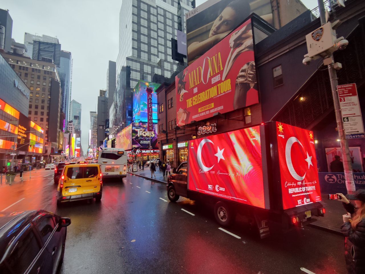 Türk bayraklarıyla donatılmış kamyonlar New York sokaklarında! 7