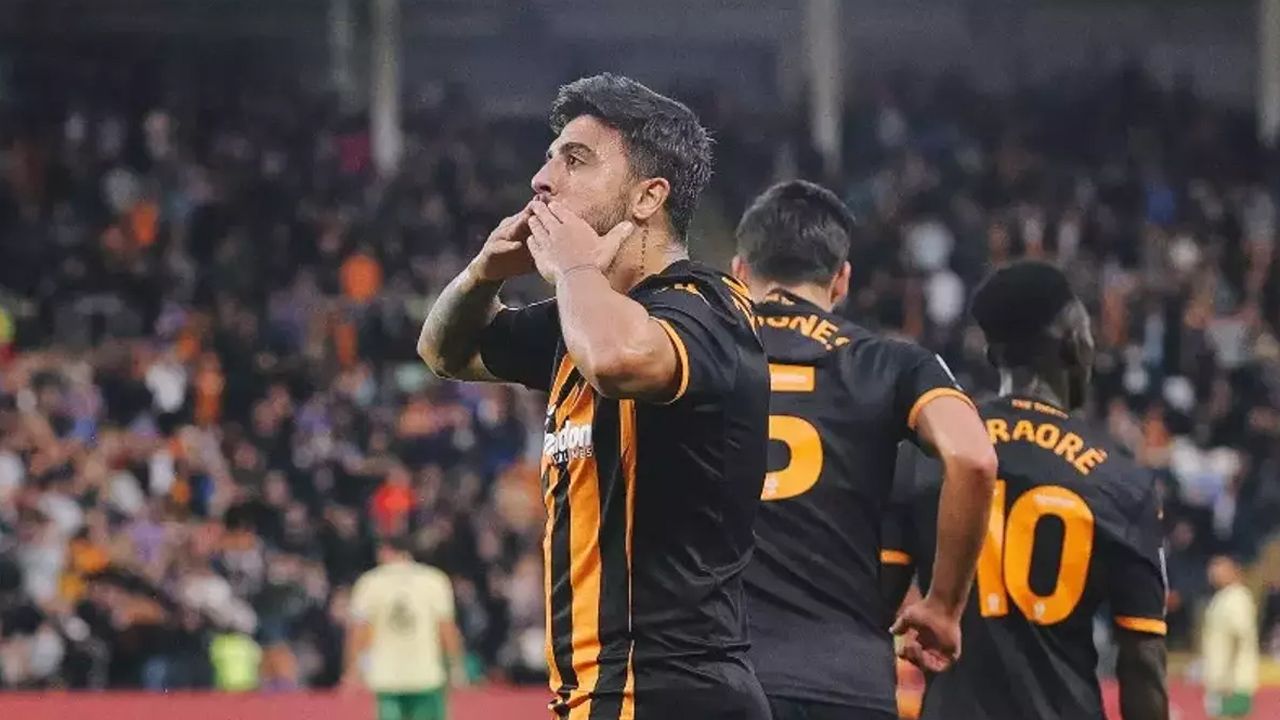Okan Tufan şoka uğradı! Takımın değişilmeziydi, şimdi kadroya giremiyor! Ocak ayında gözü Türkiye'de 4