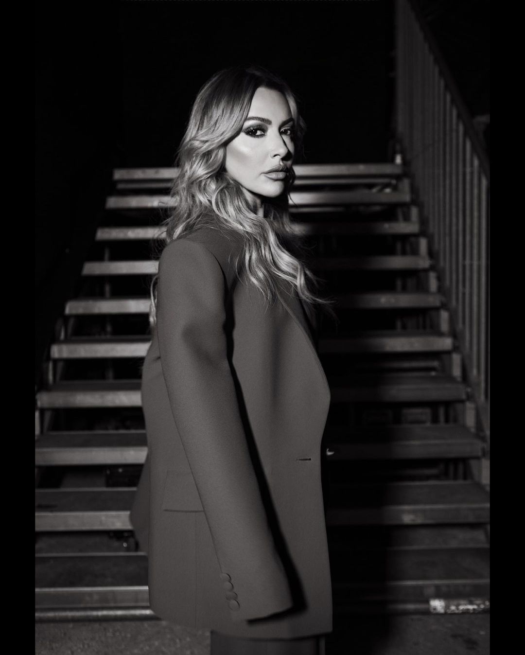 Hadise'nin 29 Ekim tarzına beğeni ve yorum yağdı! 16