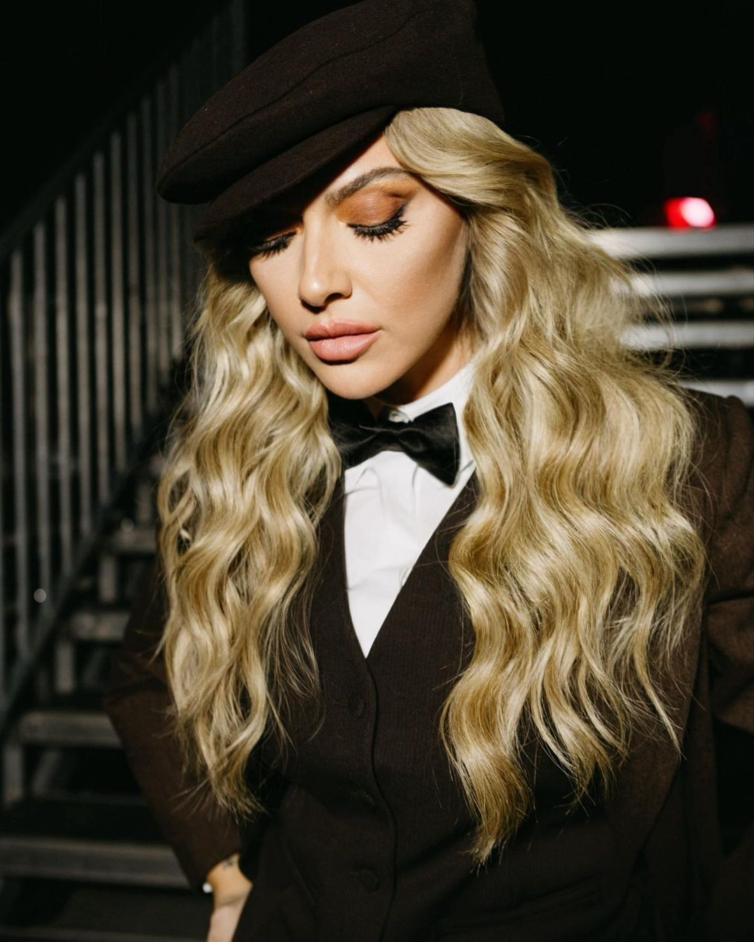 Hadise'nin 29 Ekim tarzına beğeni ve yorum yağdı! 8