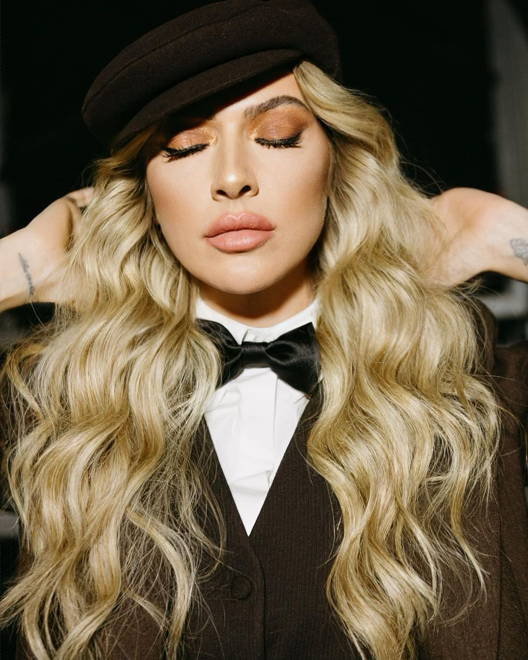 Hadise'nin 29 Ekim tarzına beğeni ve yorum yağdı! 10