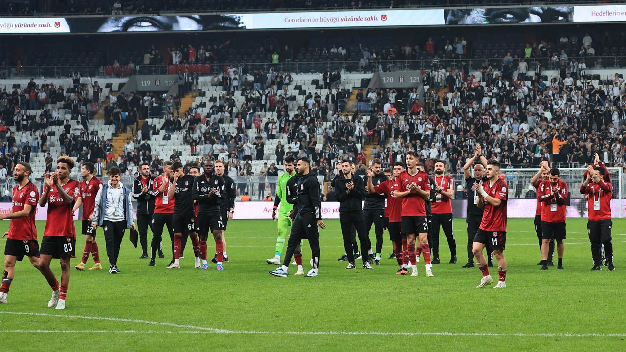 Maç sonu canlı yayında isyan etti: "Mete Kalkavan’ın kartları rezalet! Maçların içine etmeye devam ediyorlar" 5