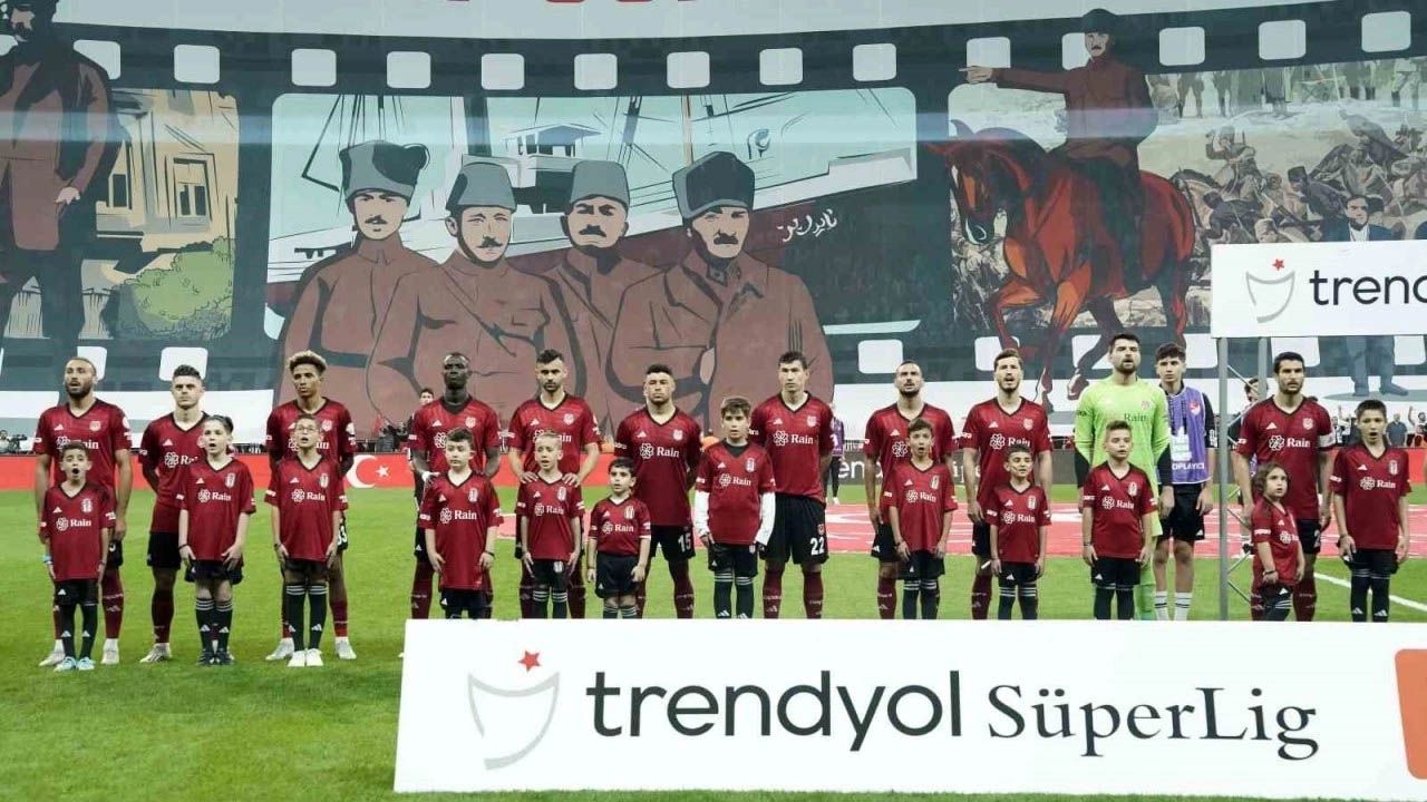 Maç sonrası Rosier'e ateş püskürdü! "Enteresan sakatlıklar, ateş yükselmeleri... Onur ıslıklanıyorsa o da ıslıklanacak!" 4