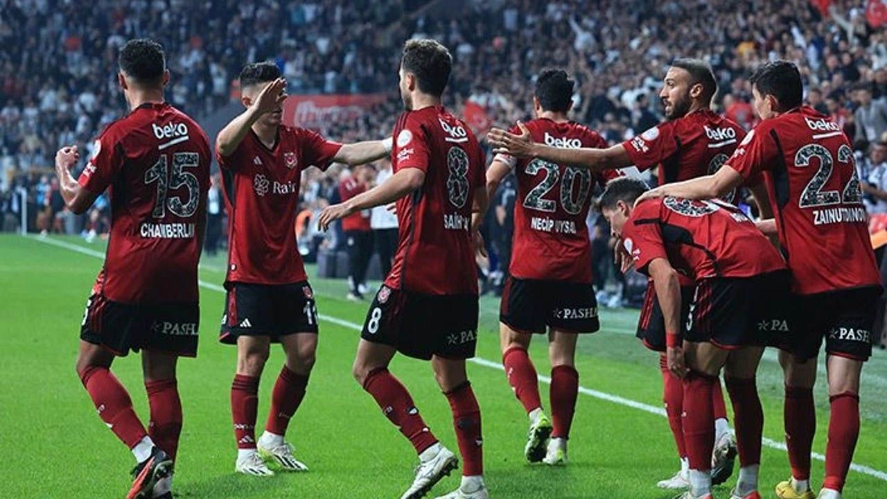 Maç sonrası Rosier'e ateş püskürdü! "Enteresan sakatlıklar, ateş yükselmeleri... Onur ıslıklanıyorsa o da ıslıklanacak!" 3