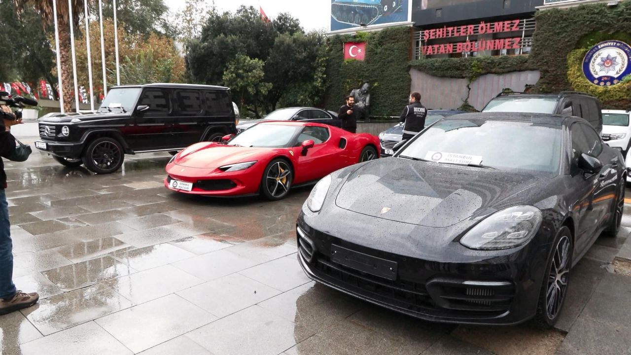 Ferrari ile çektiği videolar gündem olmuştu! Dilan Polat ve Engin Polat çiftine ait lüks araçlar emniyette sergilendi 8