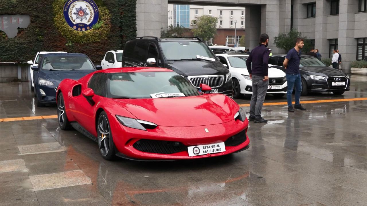 Ferrari ile çektiği videolar gündem olmuştu! Dilan Polat ve Engin Polat çiftine ait lüks araçlar emniyette sergilendi 5