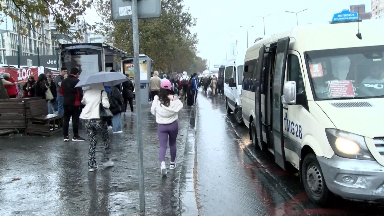 İstanbul'da sağanak başladı! Peki hava durumu nasıl olacak 1