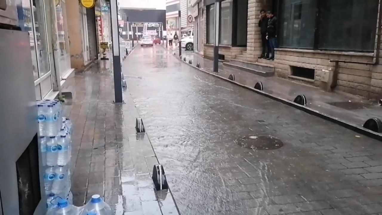 İstanbul'da sağanak başladı! Peki hava durumu nasıl olacak 2