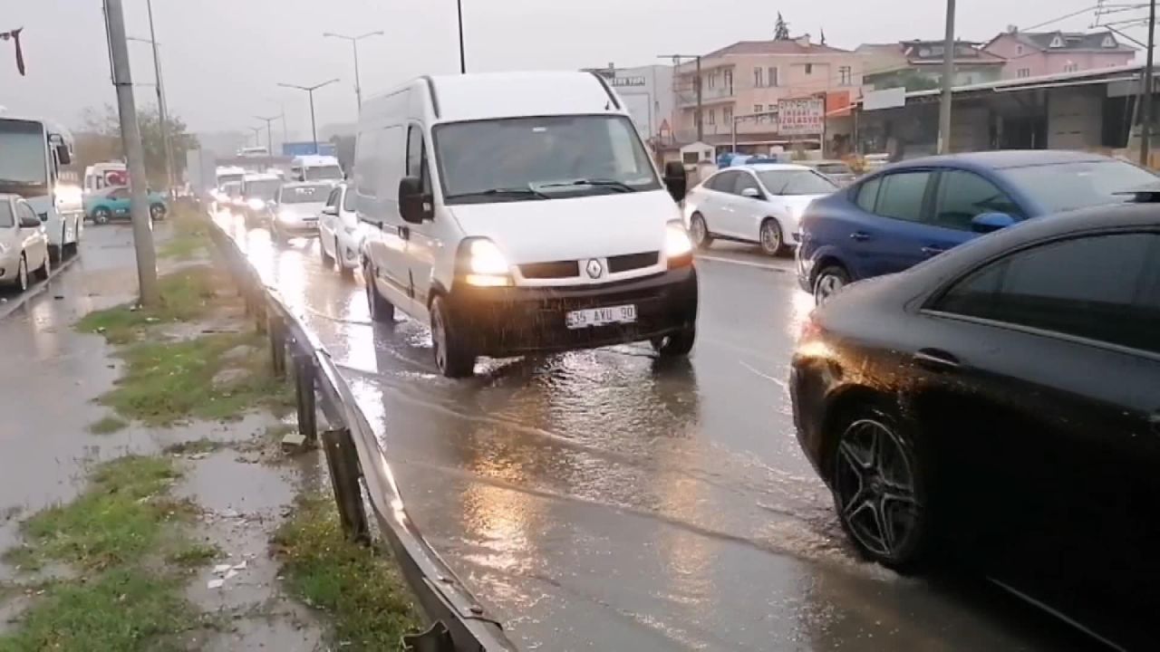 İstanbul'da sağanak başladı! Peki hava durumu nasıl olacak 3