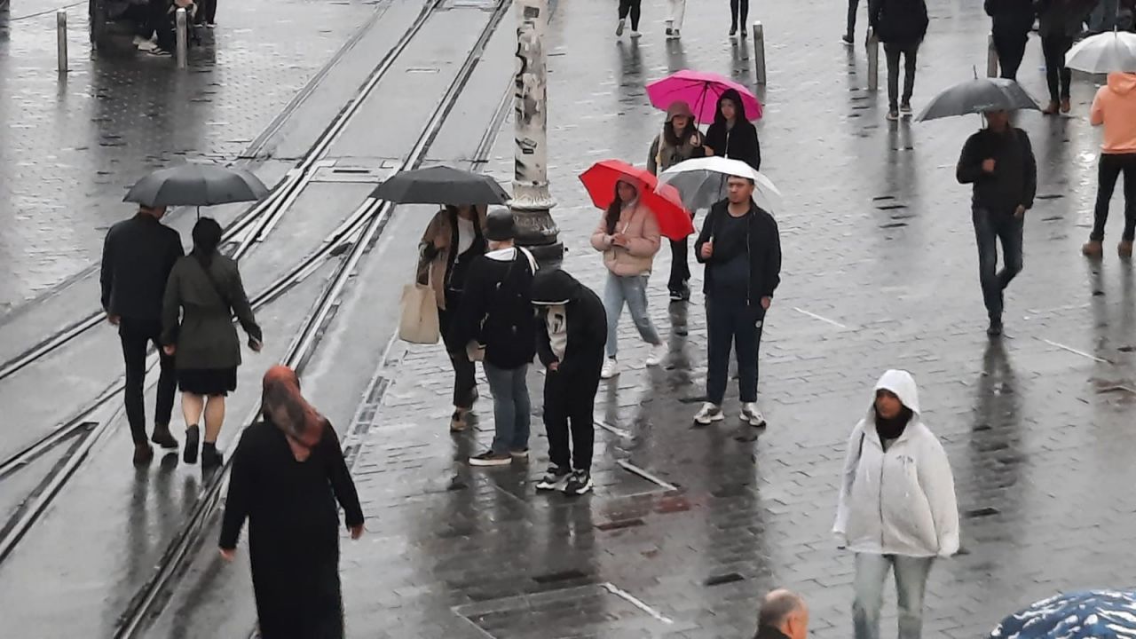 İstanbul'da sağanak başladı! Peki hava durumu nasıl olacak 5