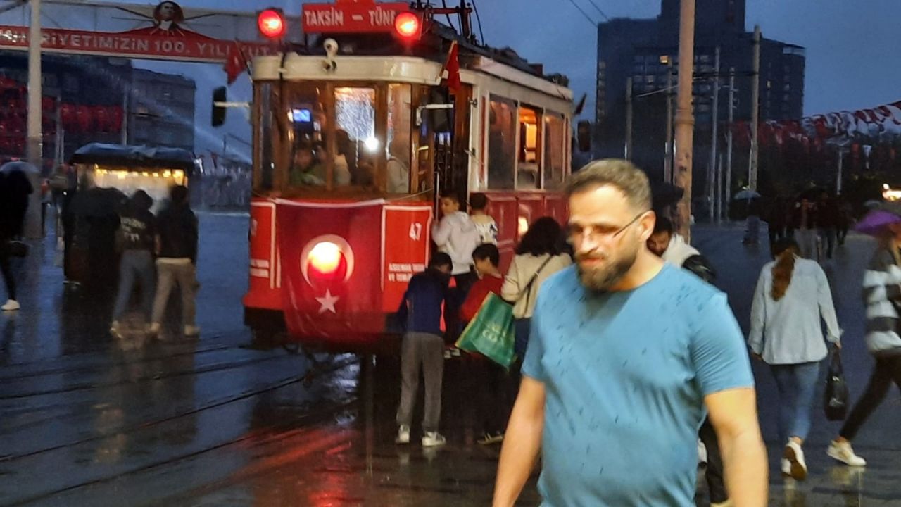 İstanbul'da sağanak başladı! Peki hava durumu nasıl olacak 9