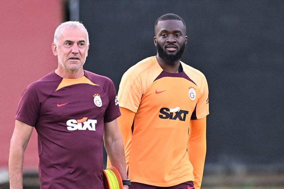 Eski Milli futbolcudan Galatasaraylı yıldıza şok sözler: “Bu adamda bira göbeği var! Ben şu halimle ondan daha fitim” 7