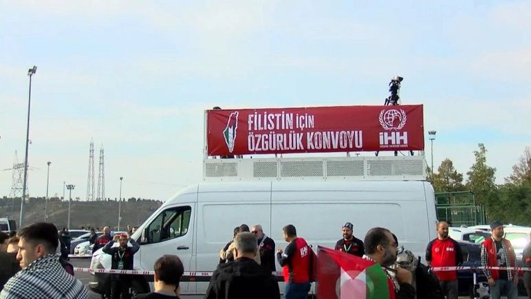 İHH, İncirlik Üssü'ne doğru yola çıktı! Amerikalı aktivist de aralarında... 2
