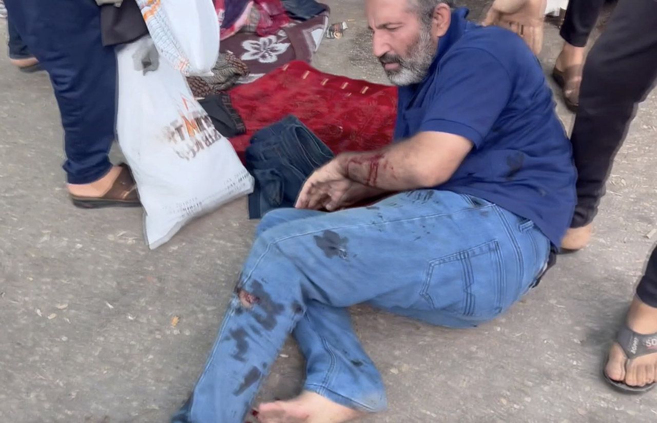 İsrail ordusu Gazze'de Şifa Hastanesi yerleşkesinin giriş kısmını vurdu 5