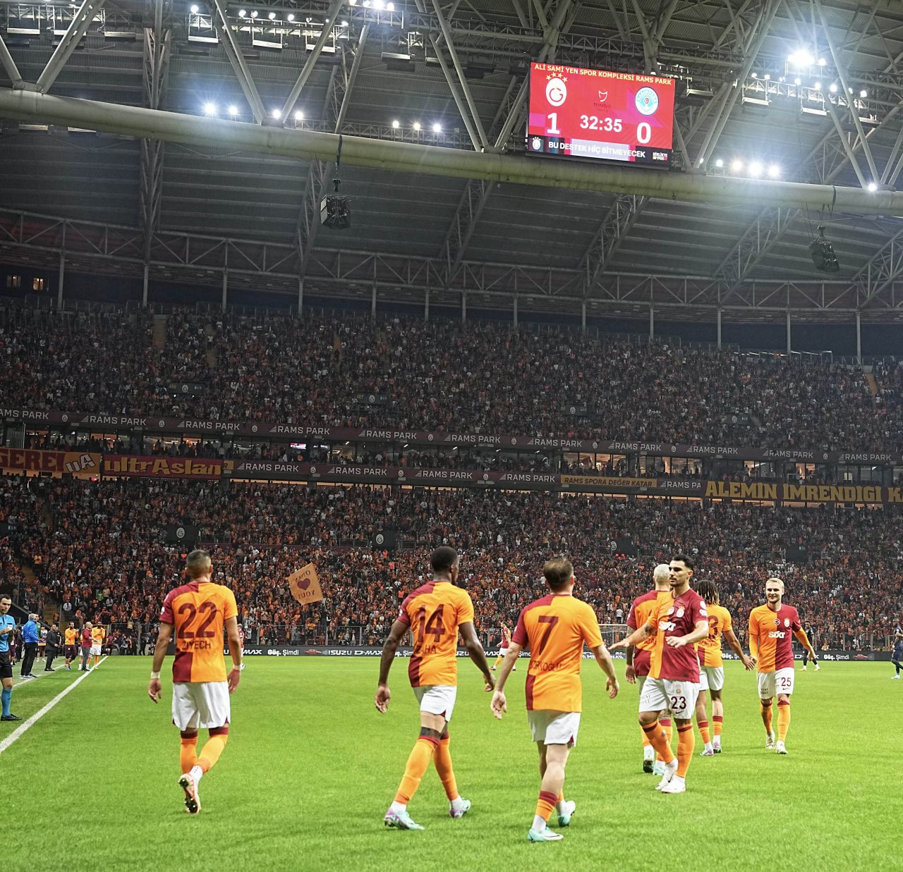 Galatasaray maçı sonrası isyan etti: "Artık yeter ya, vallahi yoruldum, bıktım! Sürekli bir skandal" 13