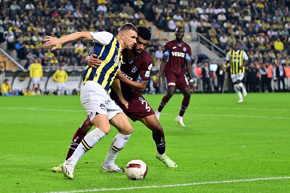 Derbinin tartışılan pozisyonuna manidar yorum: Gerdeğe girerken bile adamı böyle soymuyorlar 1